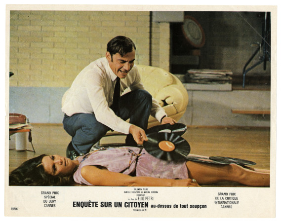 Gian Maria Volonté et Florinda Bolkan dans une scène du film d'Elio Petri Enquête sur un citoyen au-dessus de tout soupçon